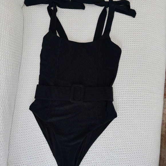 Beach Riot Sydney Belted One Piece - Picture 3 of 5